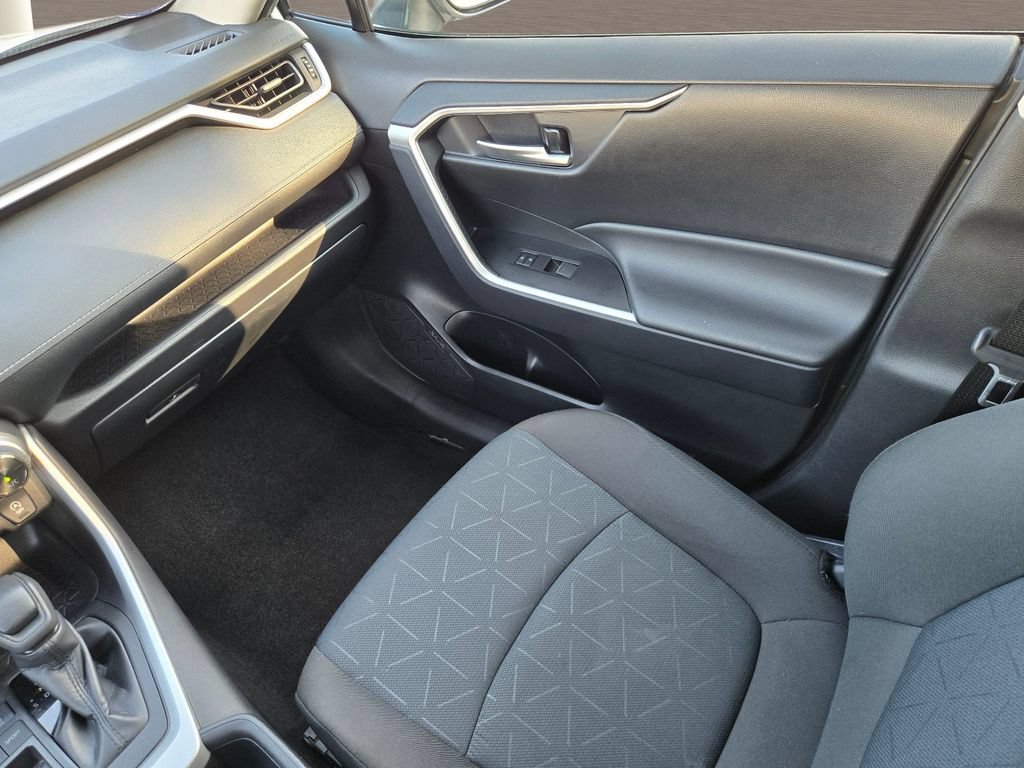 Used 2025 Toyota RAV4 XLE FWD image 14