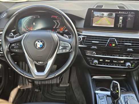Used 2020 BMW 530i w/ Convenience Package RWD image 17