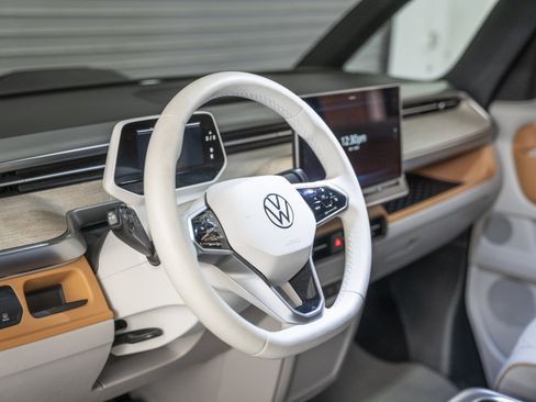 Used 2025 Volkswagen ID. Buzz 1st Edition RWD image 24