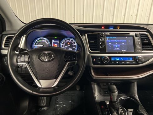 Used 2019 Toyota Highlander XLE image 13