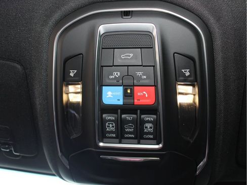 New 2025 Jeep Grand Cherokee Limited w/ Luxury Tech Group II image 21