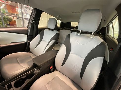 Used 2022 Toyota Prius LE FWD image 9