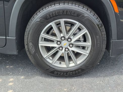 Used 2022 Chevrolet Traverse LT FWD image 21