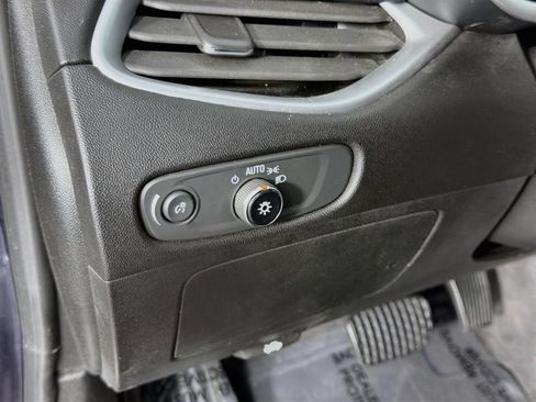 Used 2023 Chevrolet Malibu LT FWD image 21