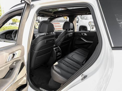 Used 2021 BMW X5 M50i image 49