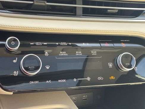 Certified 2025 INFINITI QX60 Luxe image 19