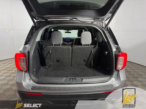 Used 2023 Ford Explorer XLT w/ Equipment Group 202A AWD/4WD image 9