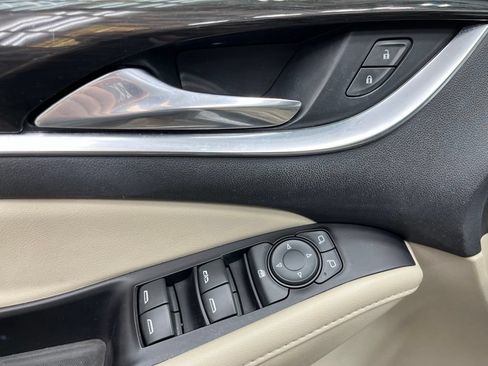 Used 2019 Buick Enclave Essence FWD image 30