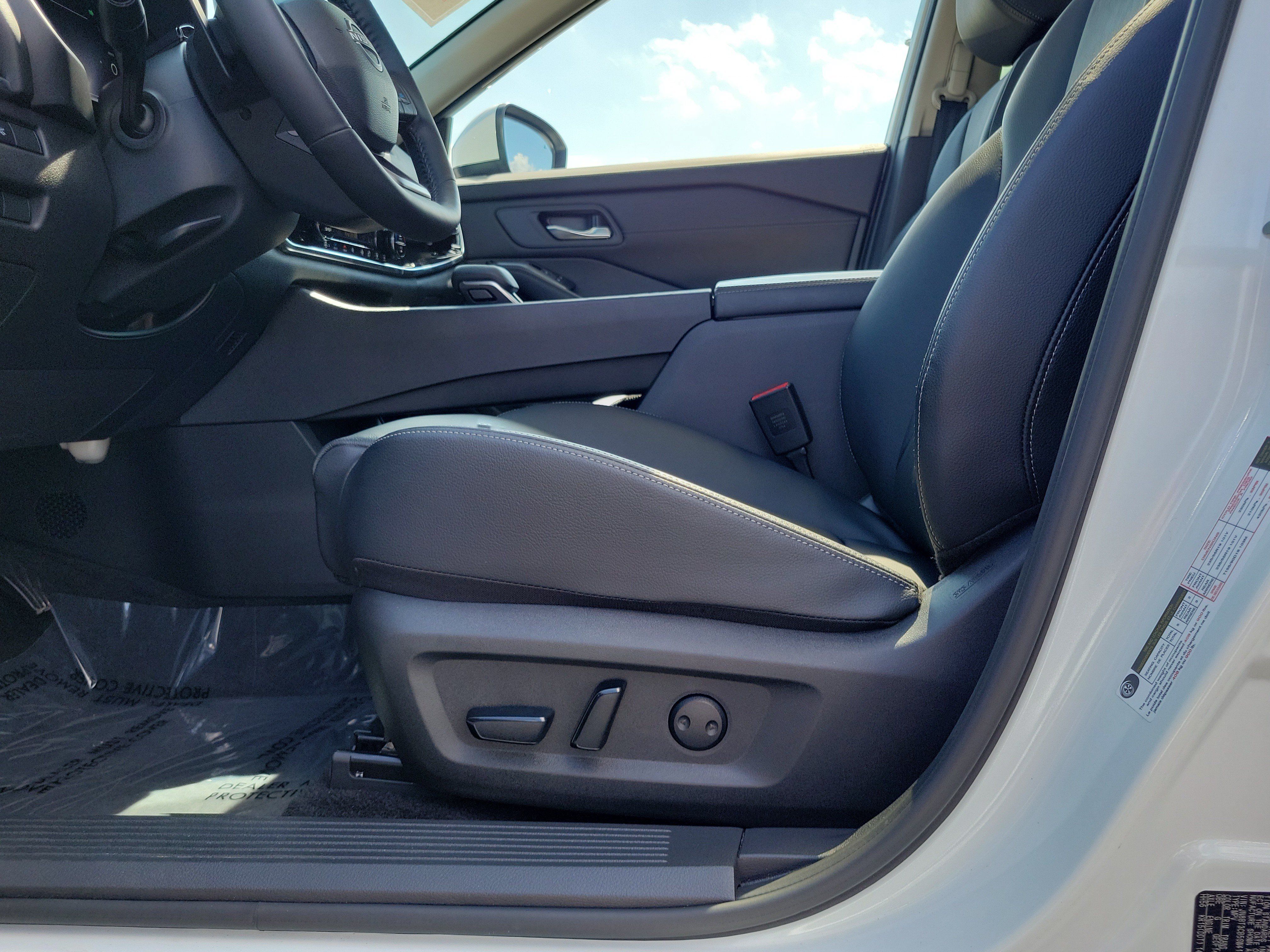 Certified 2025 Nissan Rogue SL w/ Tech Package AWD/4WD image 16
