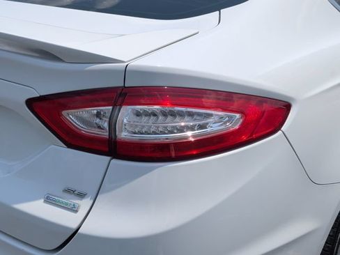 Used 2016 Ford Fusion SE FWD image 11