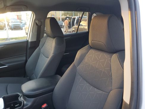 Used 2023 Toyota RAV4 XLE image 17