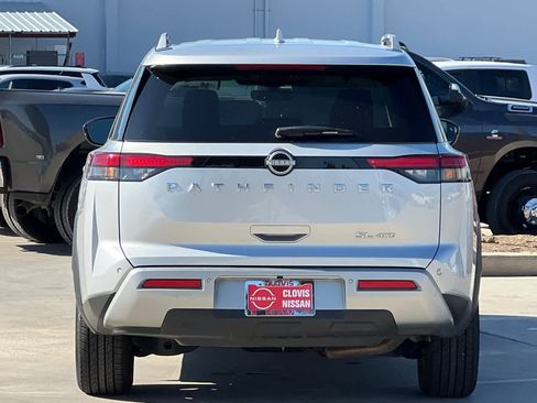 Certified 2025 Nissan Pathfinder SL image 8