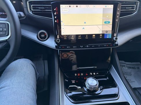 New 2026 Jeep Grand Wagoneer Limited image 19