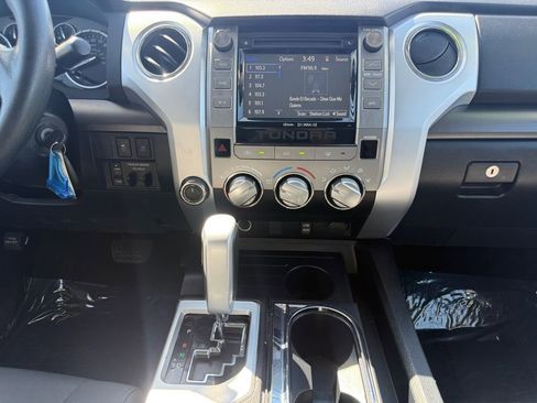 Used 2017 Toyota Tundra SR5 w/ SR5 Upgrade Package AWD/4WD image 15