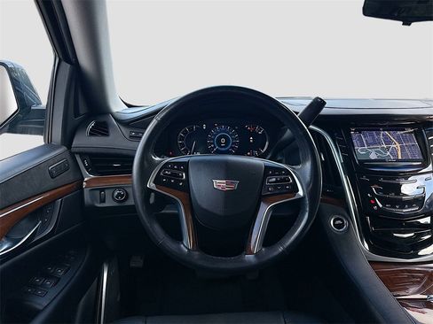 Used 2020 Cadillac Escalade Luxury image 24