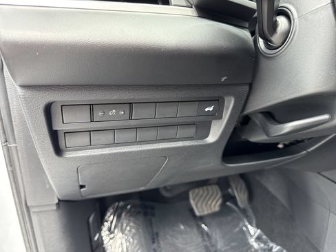 Used 2023 Mitsubishi Outlander SE AWD/4WD image 38