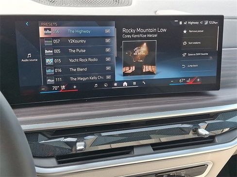 Used 2025 BMW X6 xDrive40i w/ Executive Package image 18