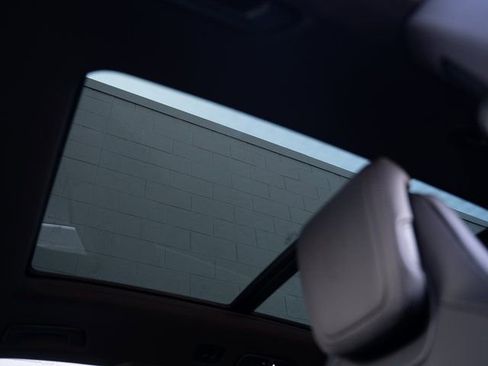 New 2026 Porsche Macan 4 Electric image 31