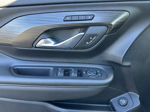 Used 2024 GMC Terrain SLT image 14