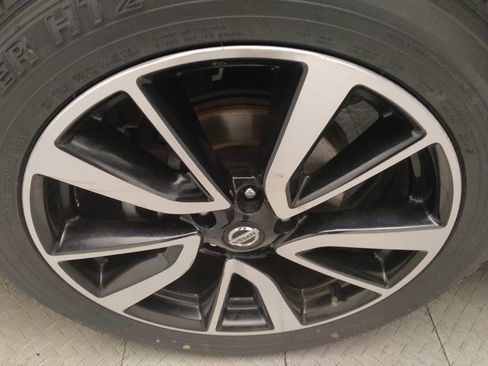 Used 2020 Nissan Rogue SL w/ Premium Package FWD image 31