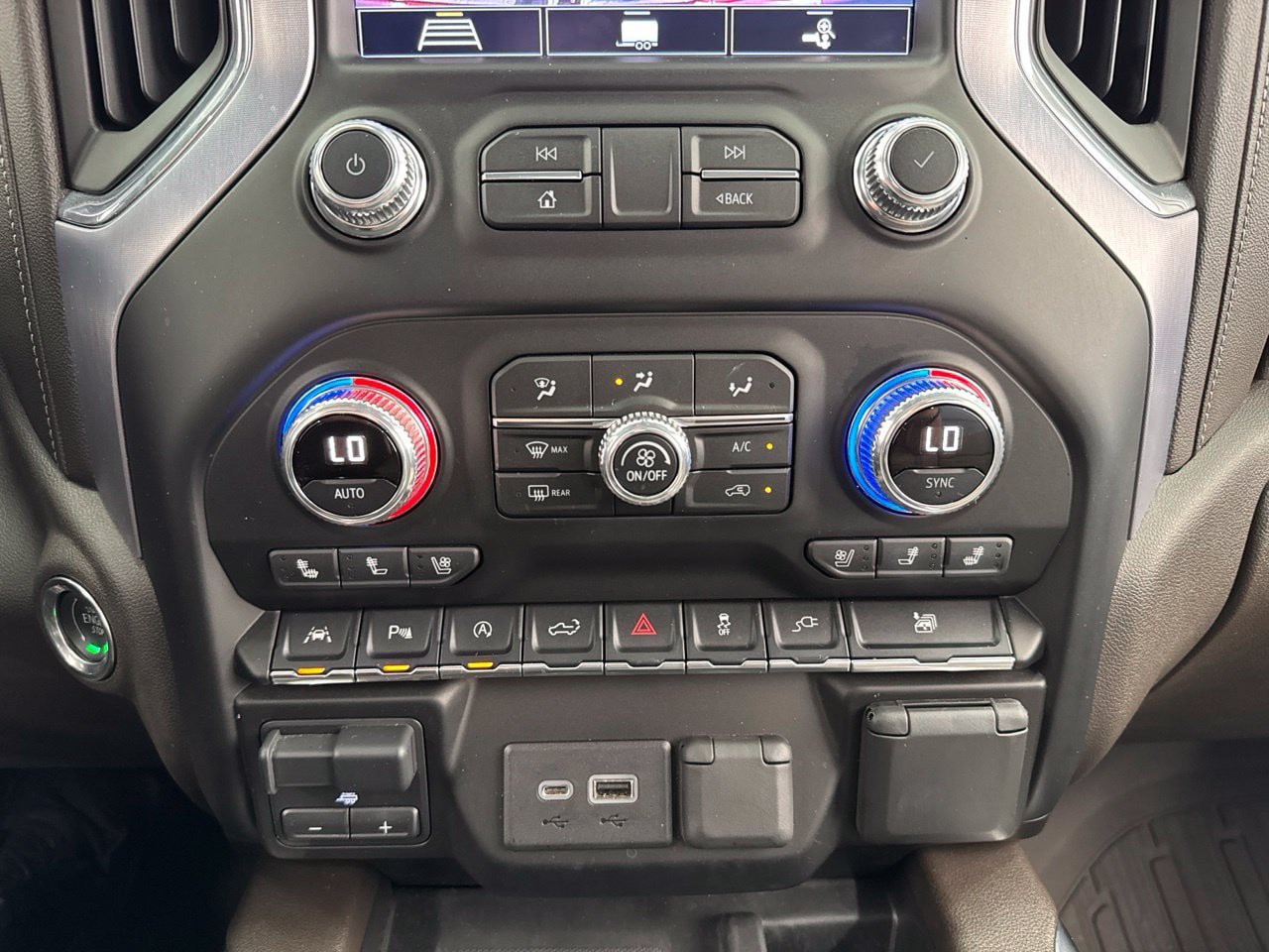 Used 2020 GMC Sierra 1500 SLT w/ SLT Premium Plus Package AWD/4WD image 29