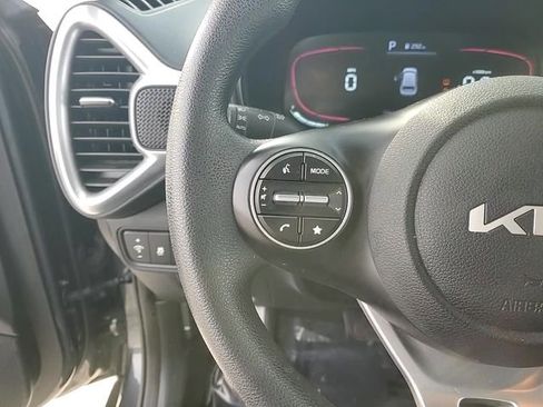 Used 2025 Kia Soul LX w/ LX Technology Package image 17