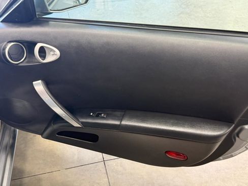 Used 2004 Nissan 350Z Touring RWD image 12