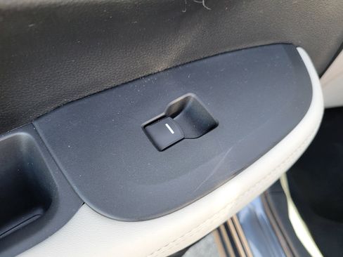 Certified 2023 Honda HR-V LX image 13