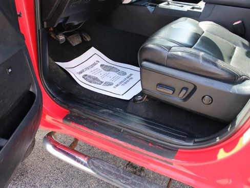 Used 2015 Toyota Tundra Limited w/ Limited Premium Package image 25