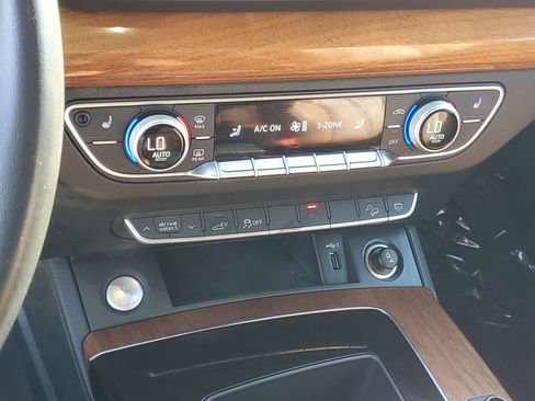 Used 2022 Audi Q5 e Premium w/ Convenience Package image 31