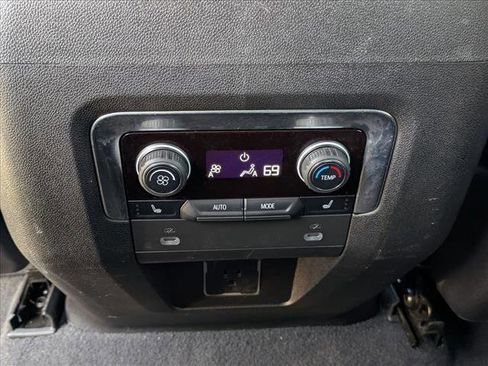 Used 2022 Chevrolet Tahoe Z71 w/ Luxury Package image 18