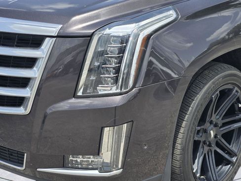 Used 2018 Cadillac Escalade ESV Luxury RWD image 10