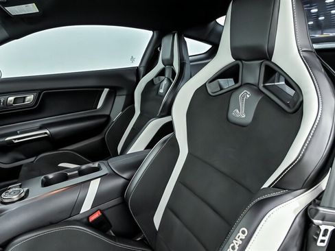 Used 2021 Ford Mustang Shelby GT500 w/ Carbon Fiber Track Pack RWD image 16