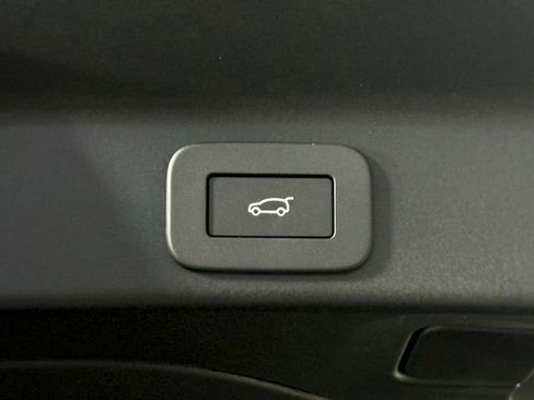 New 2025 Jaguar F-PACE R-Dynamic S image 18