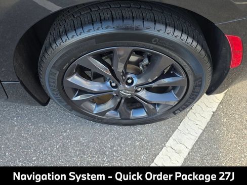 Used 2019 Chrysler Pacifica Touring-L Plus w/ Advanced Safetytec Group FWD image 14