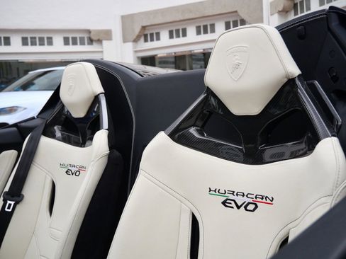 Used 2024 Lamborghini Huracan EVO image 14