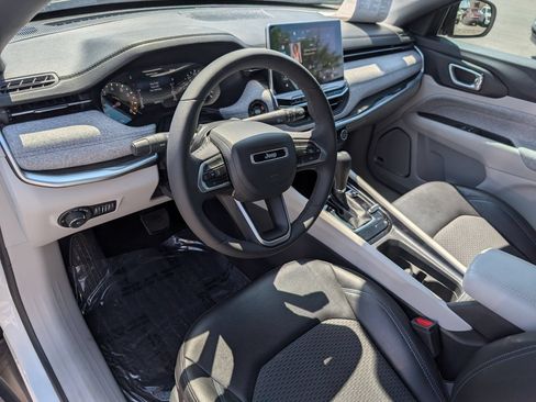Used 2023 Jeep Compass Latitude w/ Sun and Sound Group AWD/4WD image 12