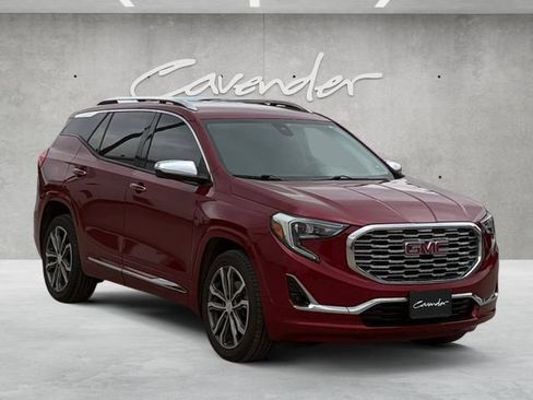 Used 2018 GMC Terrain Denali w/ Driver Alert Package II FWD image 2