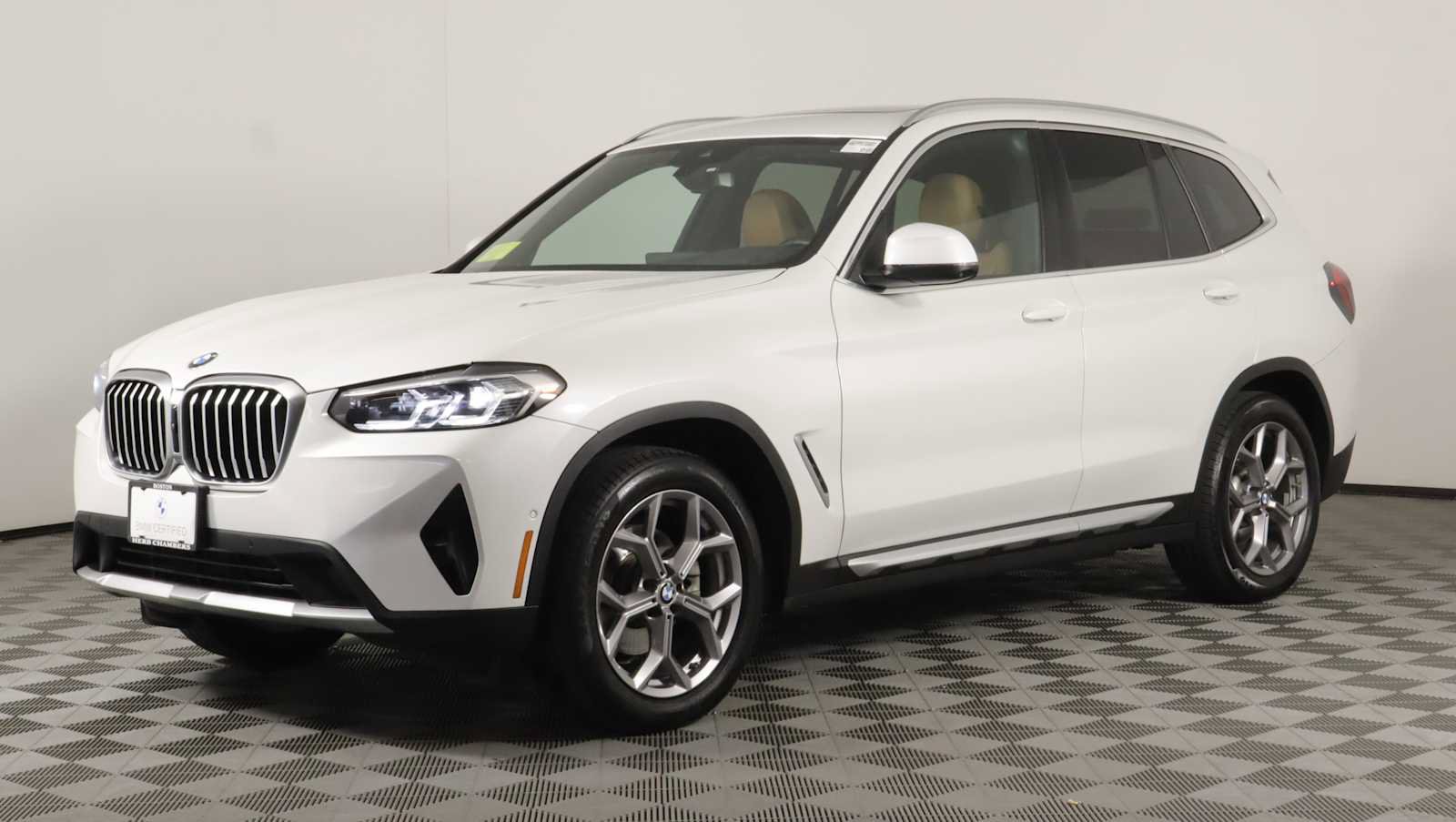Used 2023 BMW X3 xDrive30i w/ Premium Package AWD/4WD image 3
