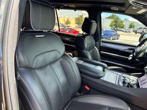 Used 2023 Jeep Grand Wagoneer Series II w/ Premium Group II AWD/4WD image 35