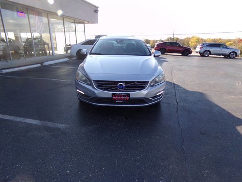 Used 2016 Volvo S60 T5 Premier image 3