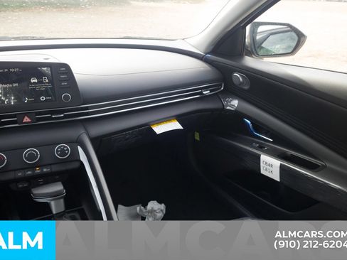 Certified 2026 Hyundai Elantra SE FWD image 17