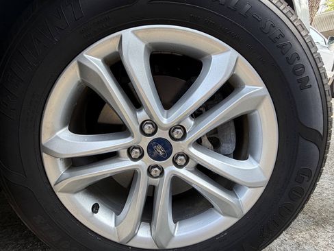 Used 2019 Ford Edge SEL w/ Equipment Group 201A FWD image 16