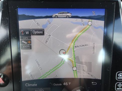 Used 2018 Toyota Prius Prime Advanced w/ Carpet Mat Package image 8