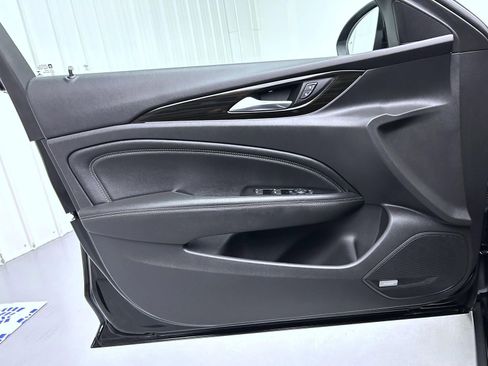 Used 2018 Buick Regal Essence w/ Driver Confidence Package #1 image 9