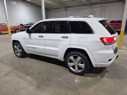 Used 2014 Jeep Grand Cherokee Overland AWD/4WD image 9