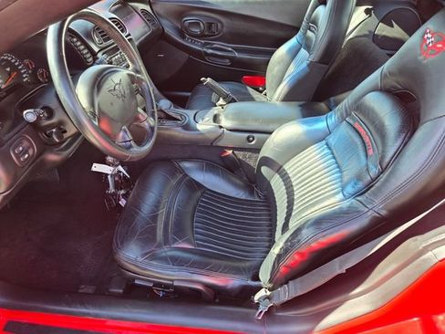 Used 2004 Chevrolet Corvette Coupe RWD image 10