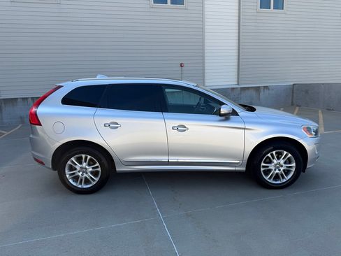 Used 2015 Volvo XC60 T5 AWD/4WD image 2