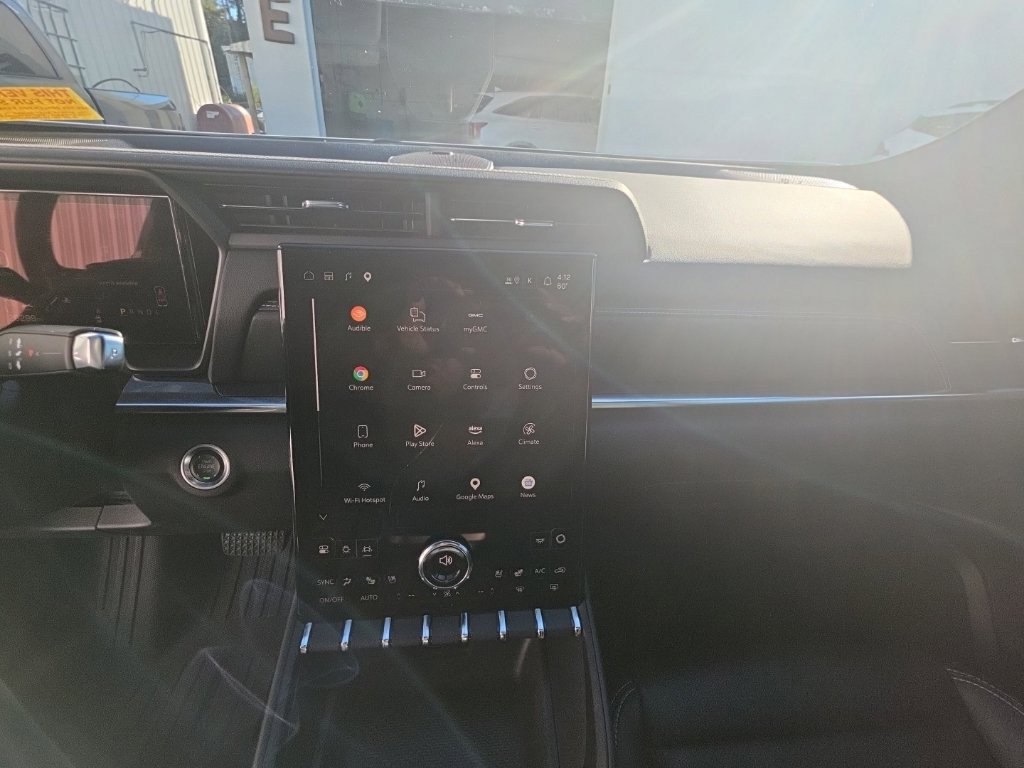 Used 2025 GMC Terrain Elevation w/ Elevation Premium Package AWD/4WD image 14