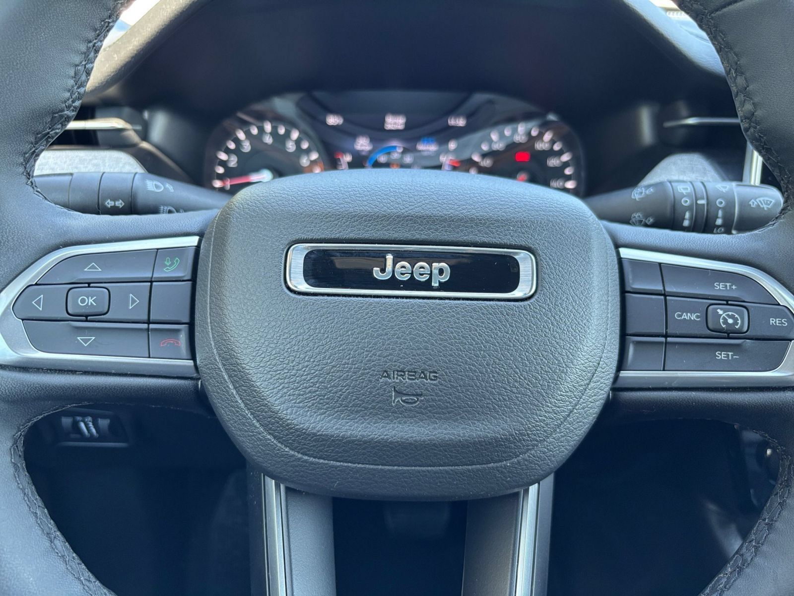 Used 2025 Jeep Compass Latitude AWD/4WD image 28